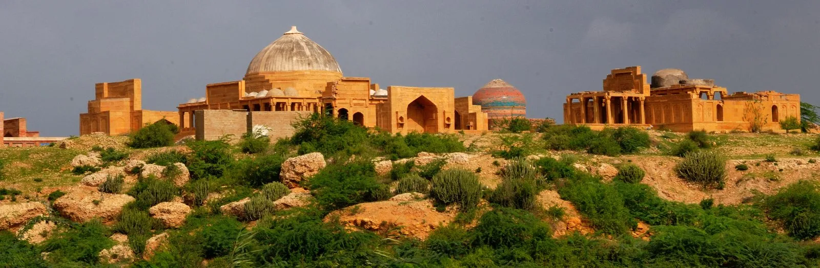 مکلی قبرستان